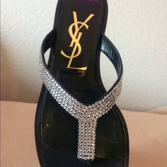 Women’s slide - Picture 3 of 6